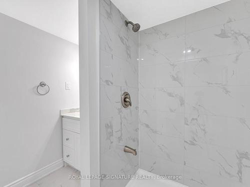 3365 Masthead Cres, Mississauga, ON - Indoor Photo Showing Bathroom