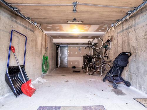 Garage - 3-5265 Rue St-Hubert, Montréal (Le Plateau-Mont-Royal), QC - Indoor Photo Showing Garage