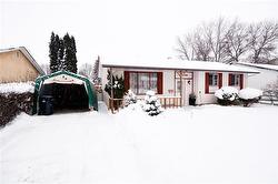 3574 Eldridge AVE  Winnipeg, MB R3R 2J4