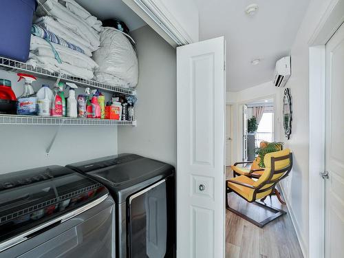 Salle de lavage - 401-3680 Boul. De Chenonceau, Laval (Chomedey), QC - Indoor Photo Showing Laundry Room