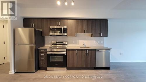 209 - 556 Marlee Avenue, Toronto, ON - Indoor Photo Showing Kitchen