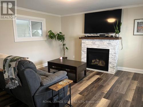 707 Tamarac Street, Haldimand, ON - Indoor Photo Showing Living Room With Fireplace