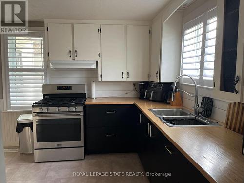 707 Tamarac Street, Haldimand, ON - Indoor Photo Showing Kitchen With Double Sink