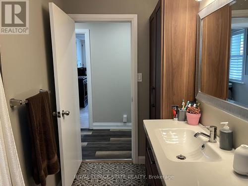 707 Tamarac Street, Haldimand, ON - Indoor Photo Showing Bathroom