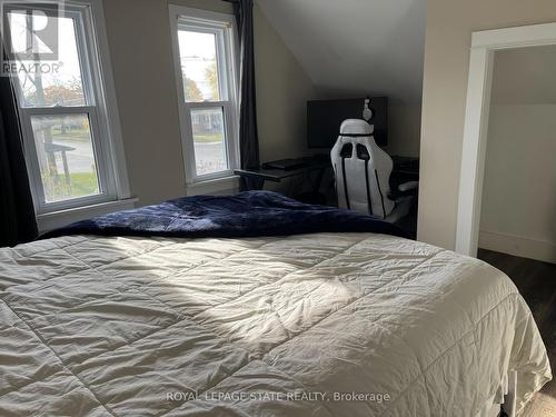 707 Tamarac Street, Haldimand, ON - Indoor Photo Showing Bedroom