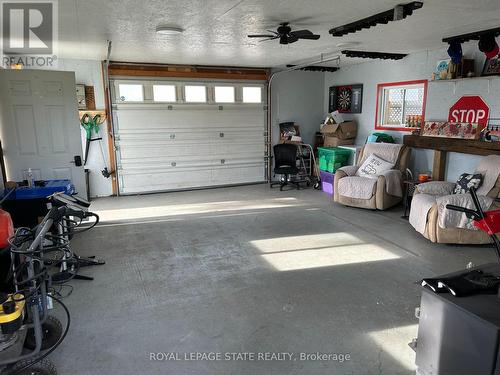 707 Tamarac Street, Haldimand, ON - Indoor Photo Showing Garage