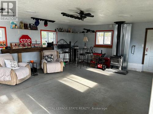 707 Tamarac Street, Haldimand, ON - Indoor Photo Showing Garage