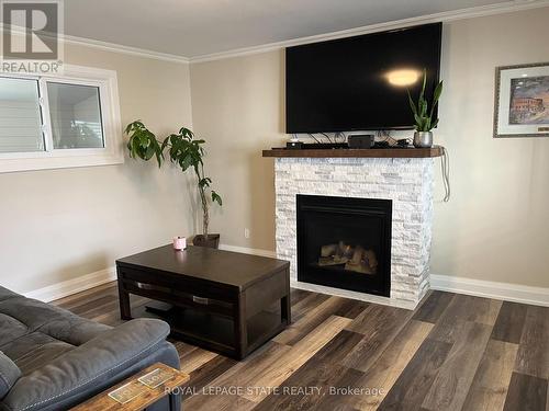 707 Tamarac Street, Haldimand, ON - Indoor Photo Showing Living Room With Fireplace