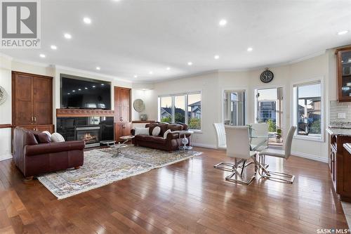 743 Bellmont Court, Saskatoon, SK - Indoor Photo Showing Living Room