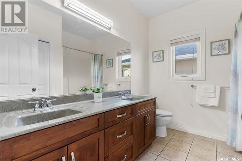 743 Bellmont Court, Saskatoon, SK - Indoor Photo Showing Bathroom