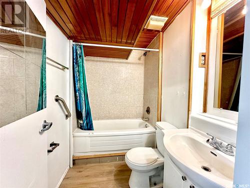 638 Redberry Road, Saskatoon, SK - Indoor Photo Showing Bathroom