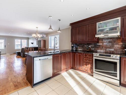 Cuisine - 4 Rue Lussier, Saint-Mathias-Sur-Richelieu, QC - Indoor Photo Showing Kitchen With Double Sink