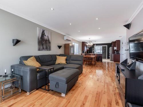 Salon - 4 Rue Lussier, Saint-Mathias-Sur-Richelieu, QC - Indoor Photo Showing Living Room