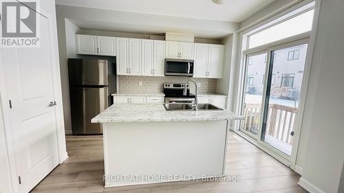 572 Lilith Street, Ottawa, ON - Indoor Photo Showing Kitchen With Stainless Steel Kitchen With Double Sink