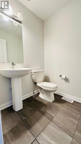 572 Lilith Street, Ottawa, ON - Indoor Photo Showing Bathroom