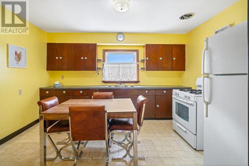 1040 Ontario Road, Welland (773 - Lincoln/Crowland), ON - Indoor Photo Showing Kitchen