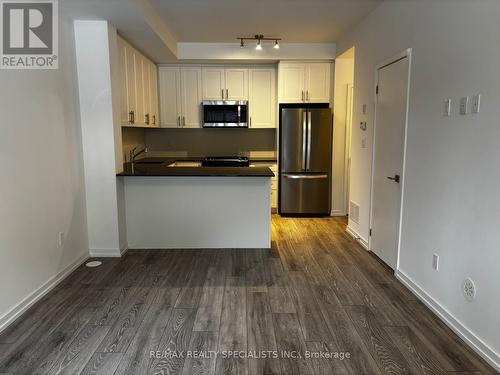 5 - 22 Lytham Green Circle, Newmarket, ON - Indoor Photo Showing Kitchen