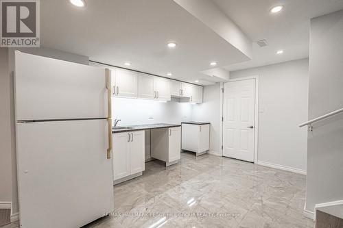 3 Cypress Point Street, Barrie, ON - Indoor Photo Showing Kitchen