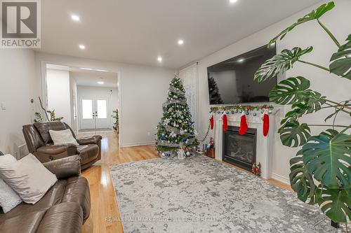 3 Cypress Point Street, Barrie, ON - Indoor With Fireplace