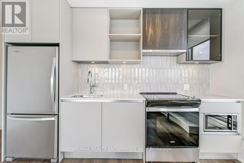 308 - 395 Dundas Street W, Oakville, ON - Indoor Photo Showing Kitchen