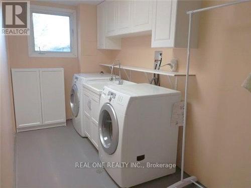 1143 Lindsay Drive, Oakville, ON - Indoor Photo Showing Laundry Room