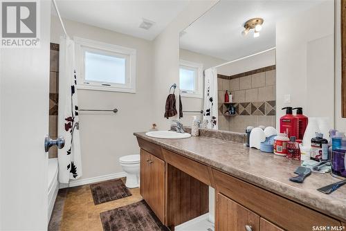 815 W Avenue N, Saskatoon, SK - Indoor Photo Showing Bathroom