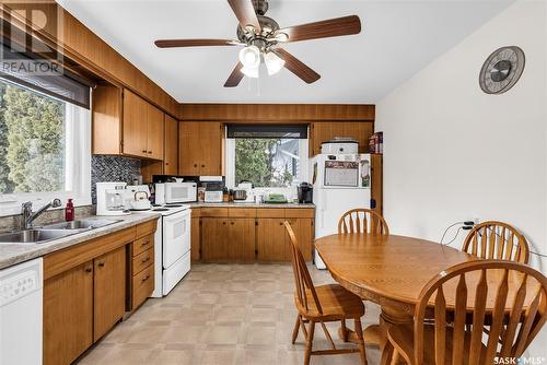 815 W Avenue N, Saskatoon, SK - Indoor Photo Showing Kitchen With Double Sink