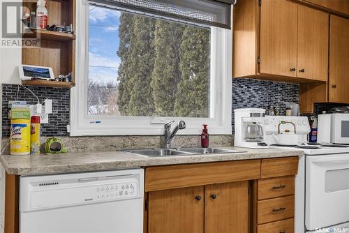 815 W Avenue N, Saskatoon, SK - Indoor Photo Showing Kitchen With Double Sink