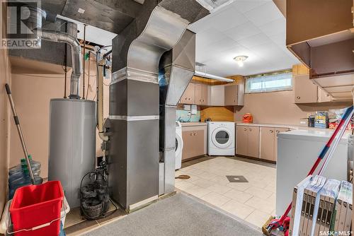 815 W Avenue N, Saskatoon, SK - Indoor Photo Showing Laundry Room