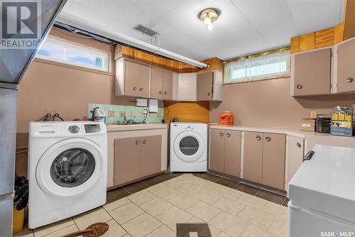 815 W Avenue N, Saskatoon, SK - Indoor Photo Showing Laundry Room