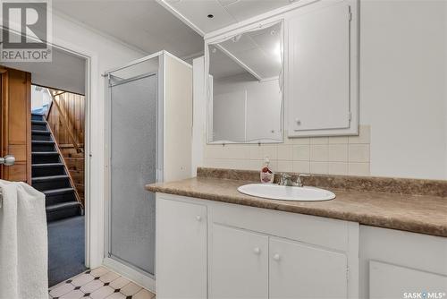 815 W Avenue N, Saskatoon, SK - Indoor Photo Showing Bathroom