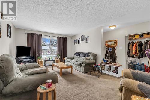 815 W Avenue N, Saskatoon, SK - Indoor Photo Showing Living Room