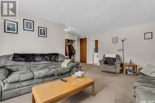 815 W Avenue N, Saskatoon, SK - Indoor Photo Showing Living Room