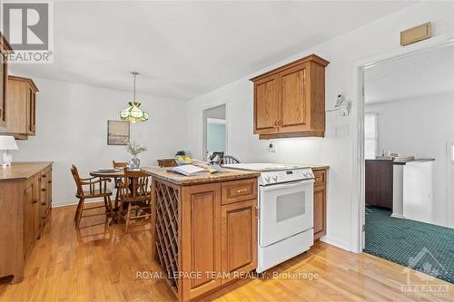 6 Assiniboine Drive, Ottawa, ON - Indoor Photo Showing Kitchen