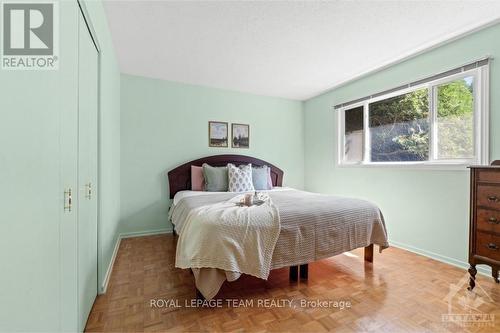 6 Assiniboine Drive, Ottawa, ON - Indoor Photo Showing Bedroom