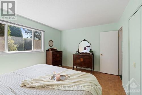 6 Assiniboine Drive, Ottawa, ON - Indoor Photo Showing Bedroom