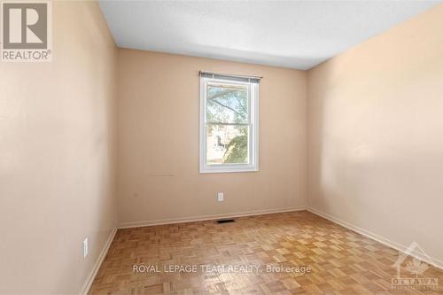 6 Assiniboine Drive, Ottawa, ON - Indoor Photo Showing Other Room