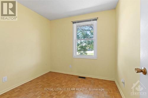 6 Assiniboine Drive, Ottawa, ON - Indoor Photo Showing Other Room