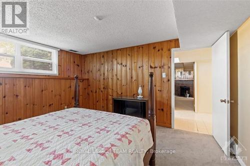 6 Assiniboine Drive, Ottawa, ON - Indoor Photo Showing Bedroom