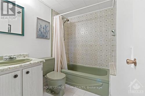 6 Assiniboine Drive, Ottawa, ON - Indoor Photo Showing Bathroom