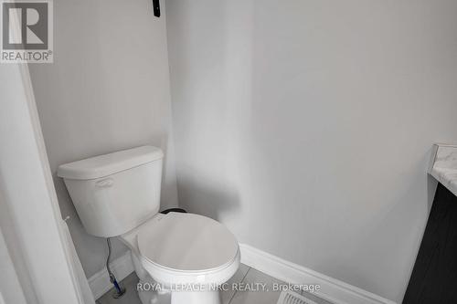 174 Walker Boulevard, New Tecumseth (Alliston), ON - Indoor Photo Showing Bathroom