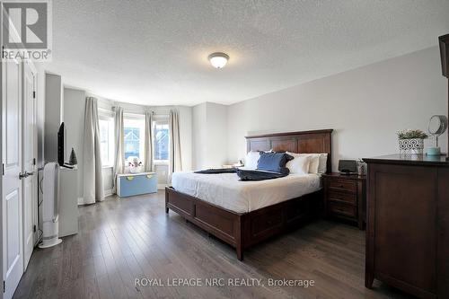 174 Walker Boulevard, New Tecumseth (Alliston), ON - Indoor Photo Showing Bedroom