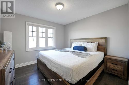 174 Walker Boulevard, New Tecumseth (Alliston), ON - Indoor Photo Showing Bedroom