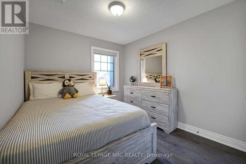 174 Walker Boulevard, New Tecumseth (Alliston), ON - Indoor Photo Showing Bedroom