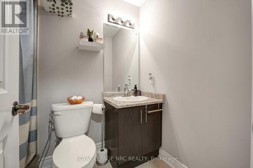 174 Walker Boulevard, New Tecumseth (Alliston), ON - Indoor Photo Showing Bathroom