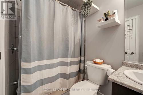 174 Walker Boulevard, New Tecumseth (Alliston), ON - Indoor Photo Showing Bathroom