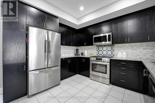 174 Walker Boulevard, New Tecumseth (Alliston), ON - Indoor Photo Showing Kitchen With Stainless Steel Kitchen With Upgraded Kitchen