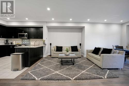 174 Walker Boulevard, New Tecumseth (Alliston), ON - Indoor Photo Showing Kitchen