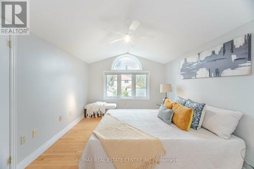 19 Oakwood Avenue N, Mississauga, ON - Indoor Photo Showing Bedroom