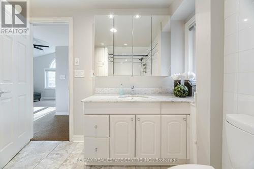 19 Oakwood Avenue N, Mississauga, ON - Indoor Photo Showing Bathroom